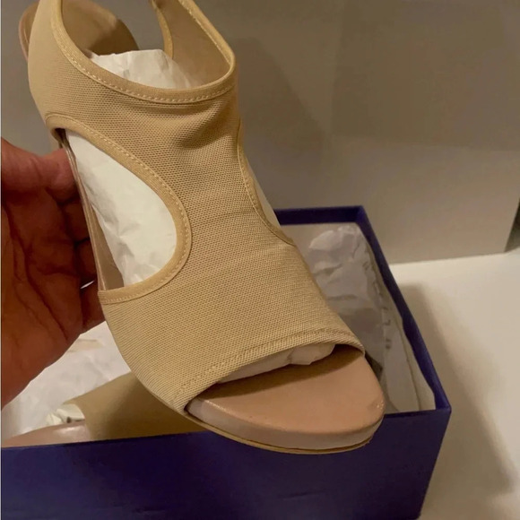 Stuart weitzmen soft starchy sandal with strong sole and heels chic and comfy - Picture 3 of 16